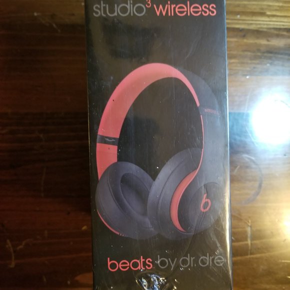 BEATS Studio 3 Wireless/Bluetooth Headphones (floor-model) ((BUNDLE)) - Picture 6 of 11